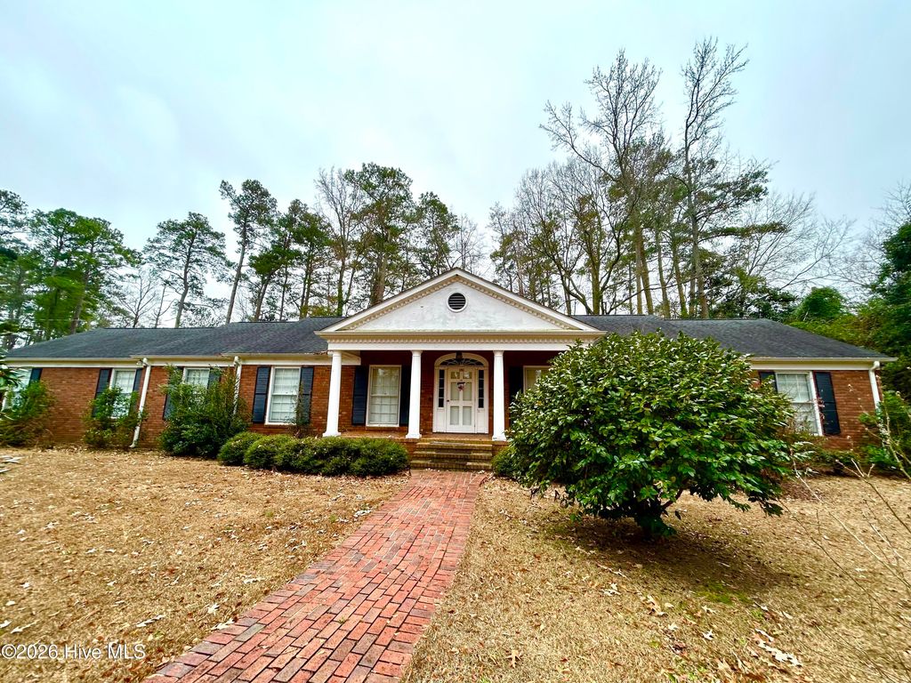 Photo of 1203 Dogwood Lane, Laurinburg, NC 28352 (MLS # 100547736)