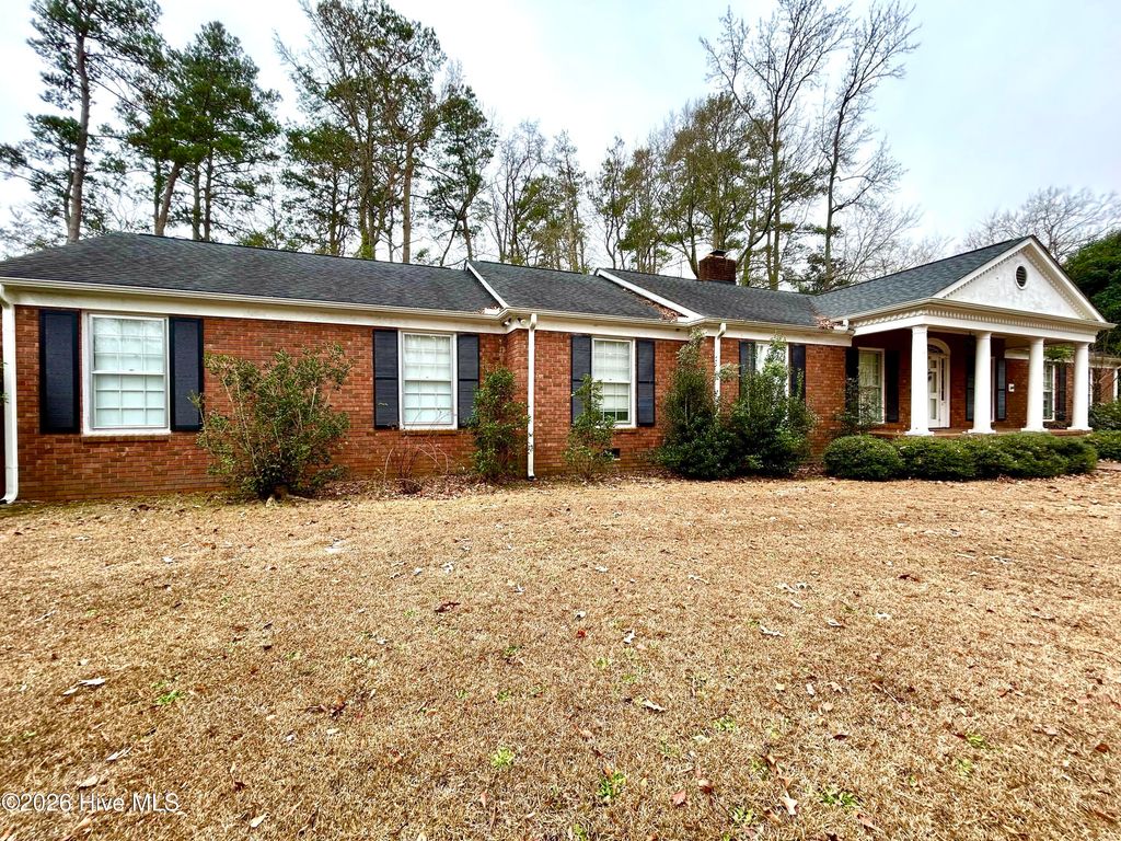 Photo of 1203 Dogwood Lane, Laurinburg, NC 28352 (MLS # 100547736)