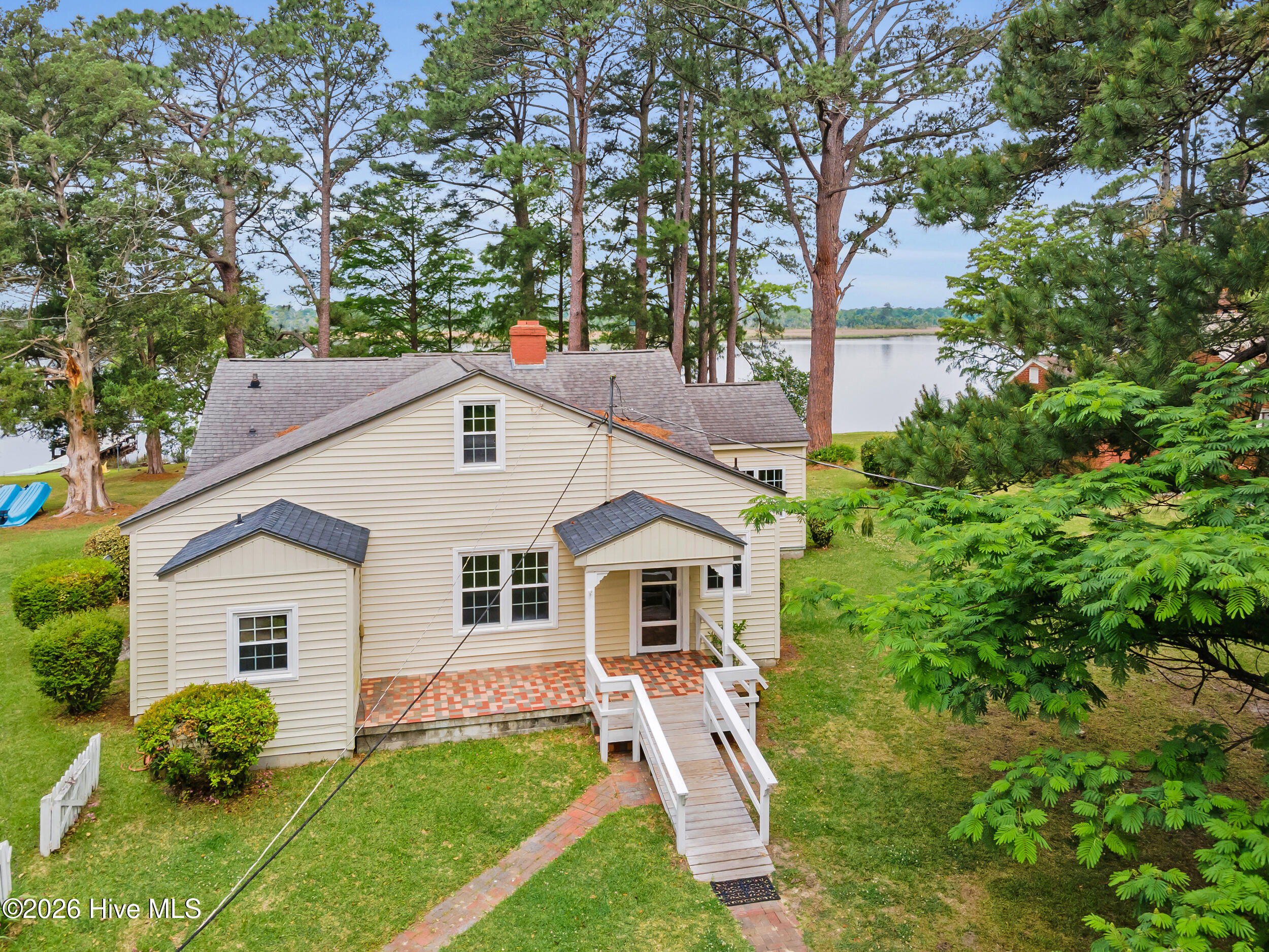 402 Madam Moores Lane