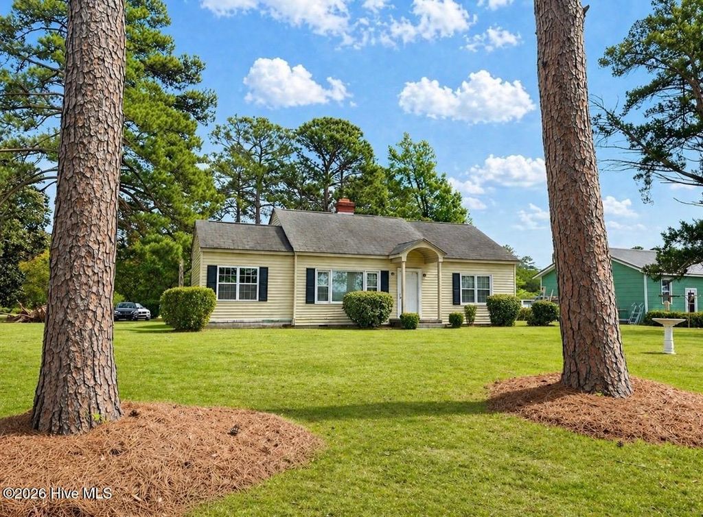 Photo of 402 Madam Moores Lane, New Bern, NC 28562 (MLS # 100570986)