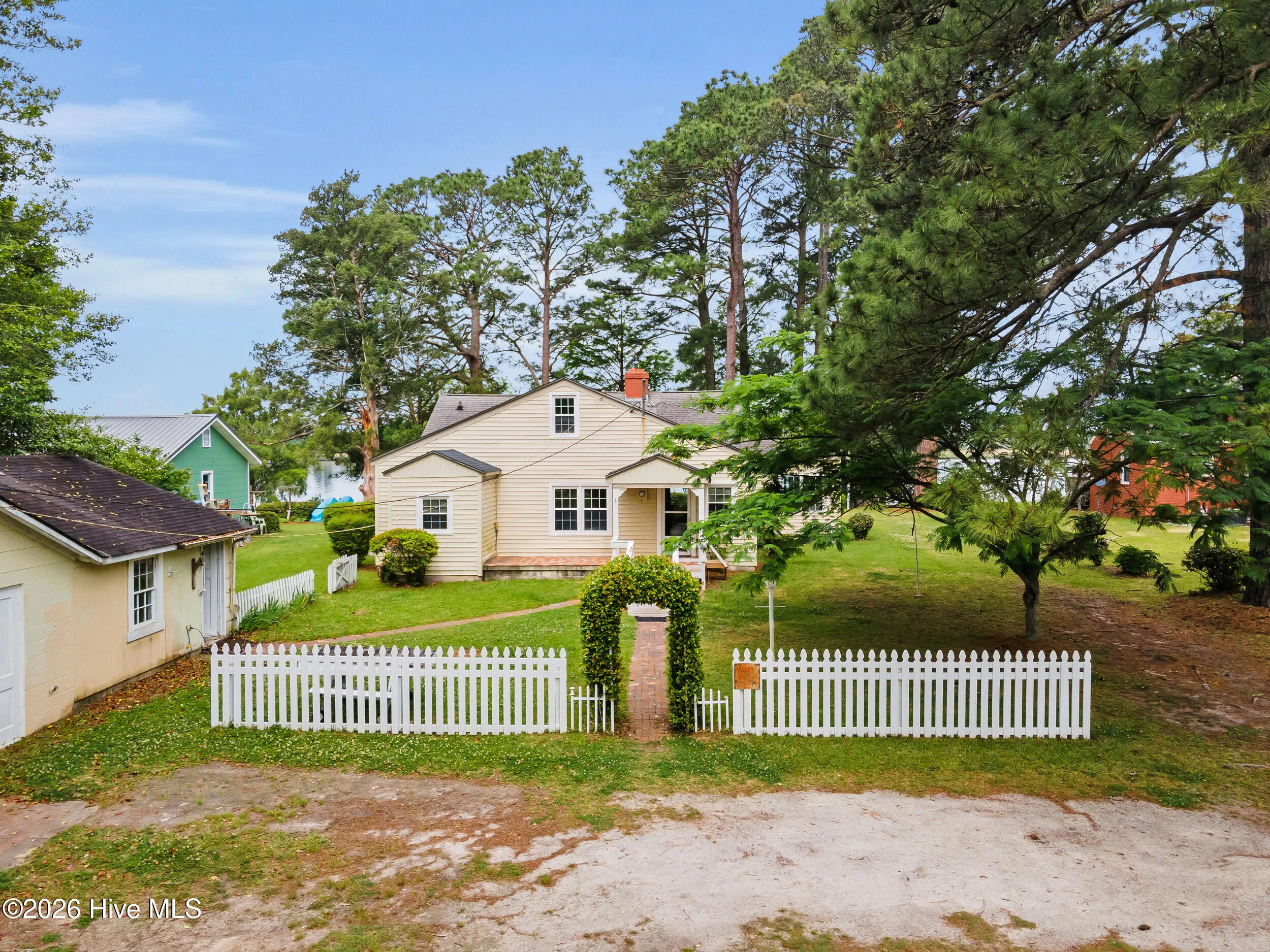 402 Madam Moores Lane