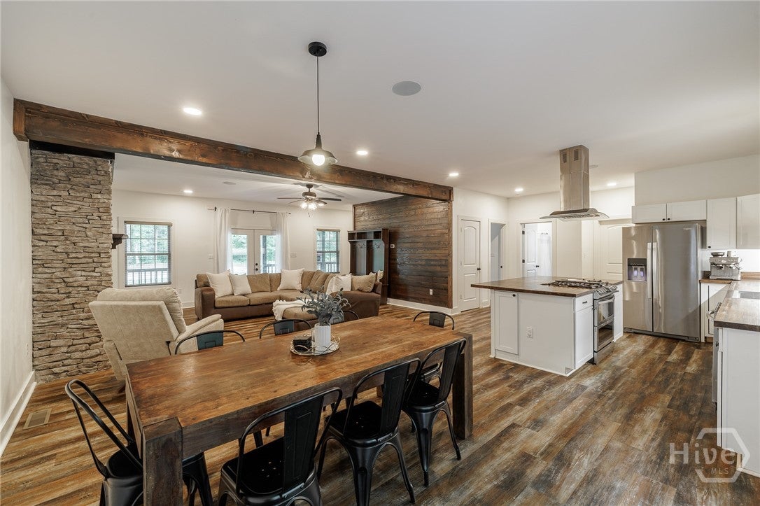 930 James Holcomb Road
