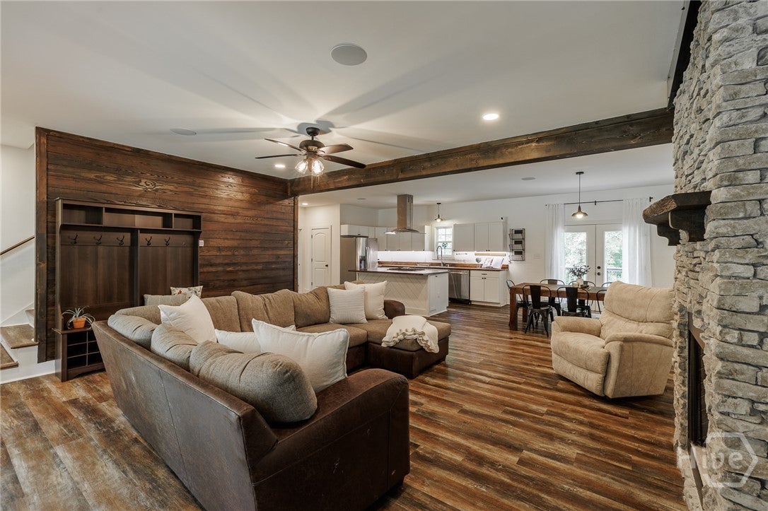 930 James Holcomb Road
