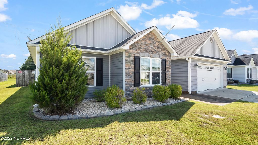 Photo of 137 Cavalier Drive, Jacksonville, NC 28546 (MLS # 100566644)