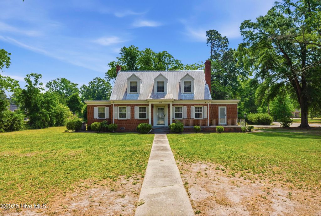 Photo of 609 S Main Street, Red Springs, NC 28377 (MLS # 100572010)