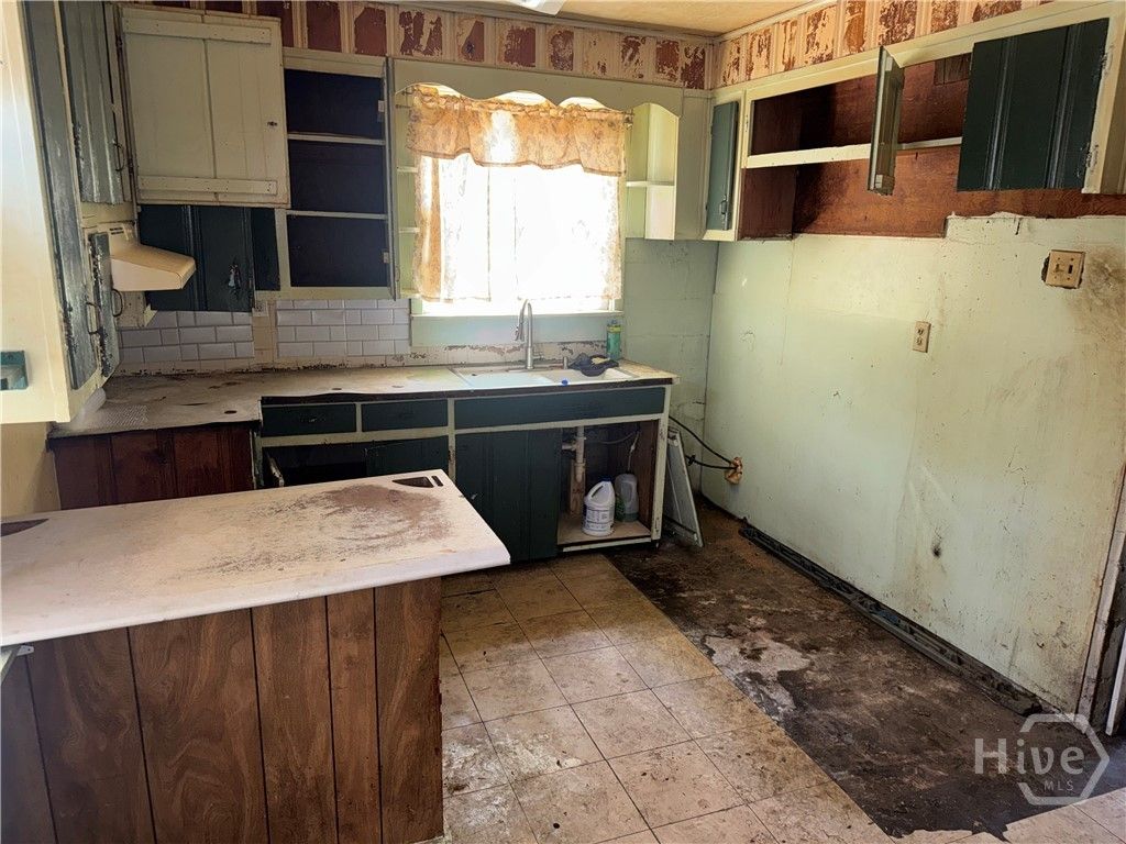 Photo of 2411 New York Avenue, Savannah, GA 31404 (MLS # SA353865)