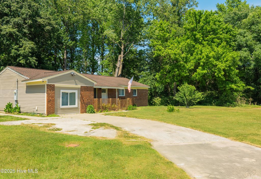 Photo of 200 Dale Drive, Jacksonville, NC 28540 (MLS # 100564007)