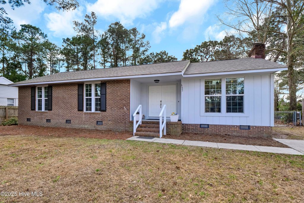 Photo of 5122 Hunters Trail, Wilmington, NC 28405 (MLS # 100529555)