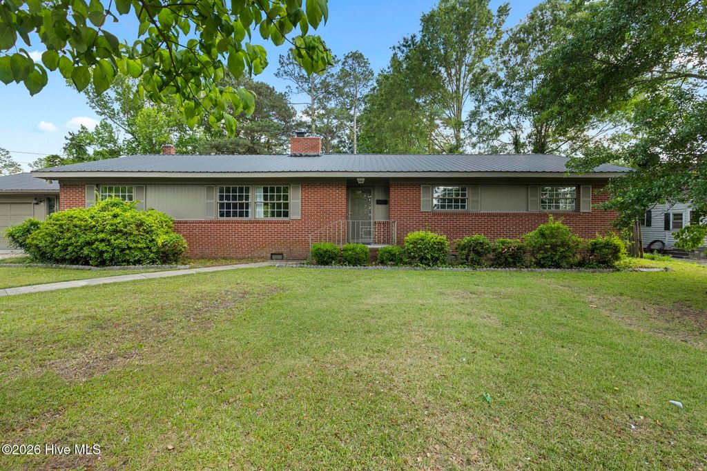 Photo of 310 E Cliff Street, Wallace, NC 28466 (MLS # 100574271)