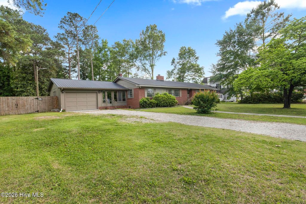 Photo of 310 E Cliff Street, Wallace, NC 28466 (MLS # 100574271)