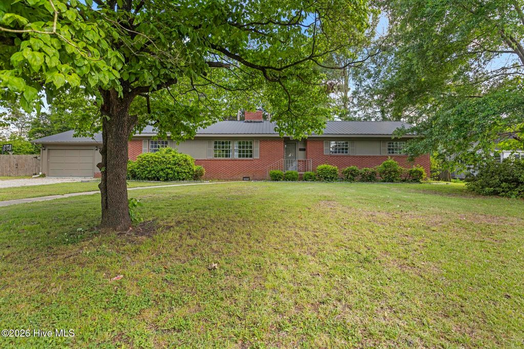 Photo of 310 E Cliff Street, Wallace, NC 28466 (MLS # 100574271)