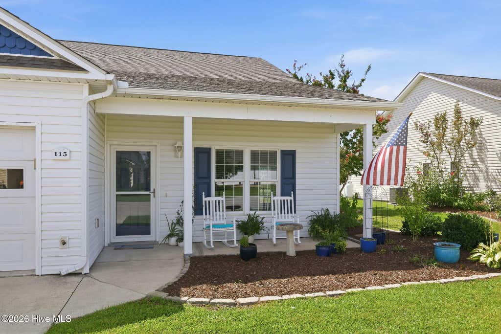 Photo of 115 Palmetto Place Circle, Beaufort, NC 28516 (MLS # 100594940)