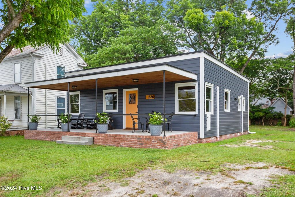 Photo of 226 E Water Street, Washington, NC 27889 (MLS # 100568507)