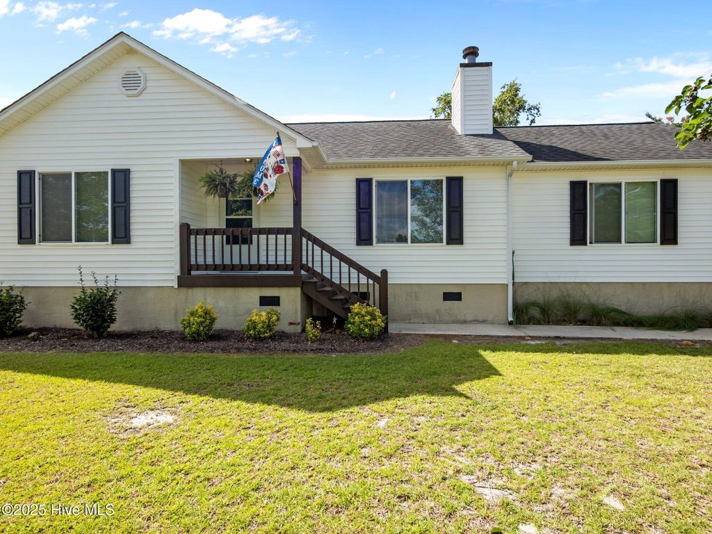 Photo of 803 Wood Creek Drive, Hubert, NC 28539 (MLS # 100516980)