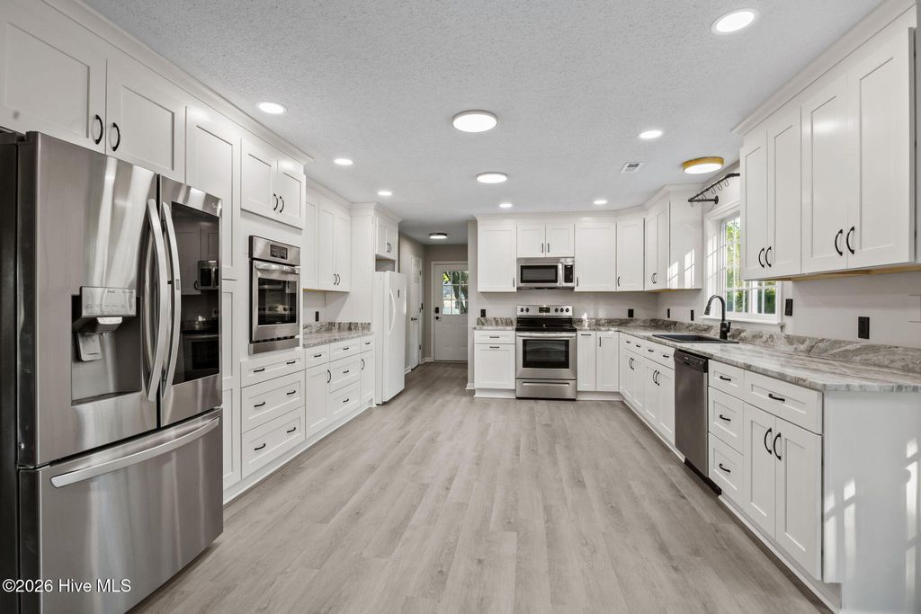 Photo of 113 Stuart Avenue, Lake Waccamaw, NC 28450 (MLS # 100568764)