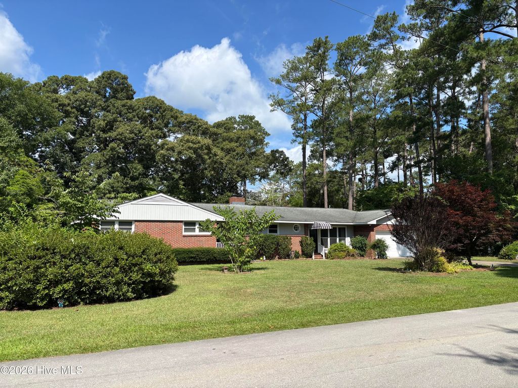 Photo of 201 Dogwood Lane, Trent Woods, NC 28562 (MLS # 100583737)