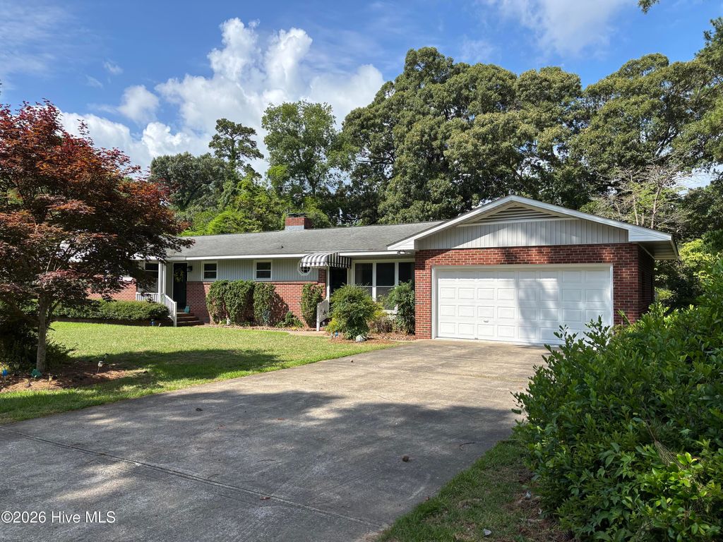 Photo of 201 Dogwood Lane, Trent Woods, NC 28562 (MLS # 100583737)