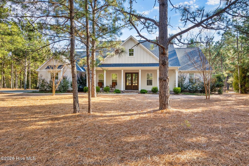 Photo of 378 Longleaf Drive, West End, NC 27376 (MLS # 100555654)