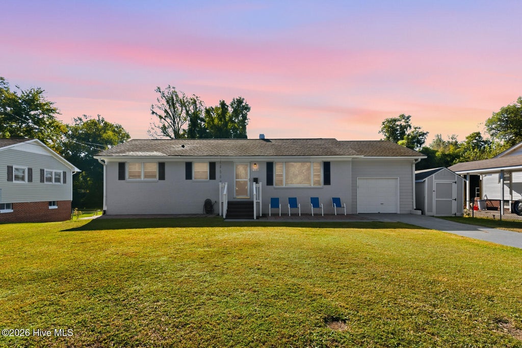Photo of 318 White Oak Street, Jacksonville, NC 28540 (MLS # 100610377)