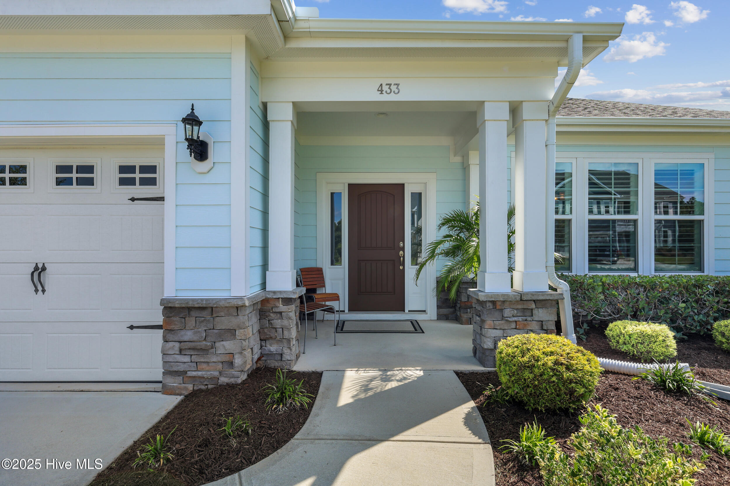 433 Island End Court