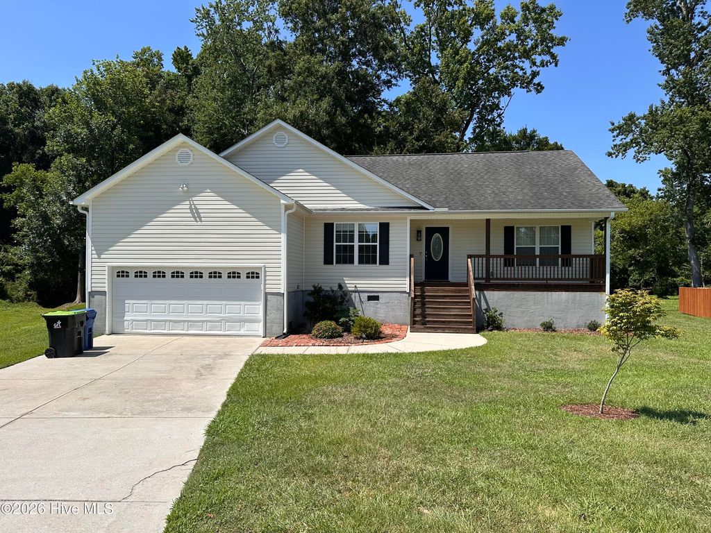 Photo of 102 Brookhaven Drive, Richlands, NC 28574 (MLS # 100585839)