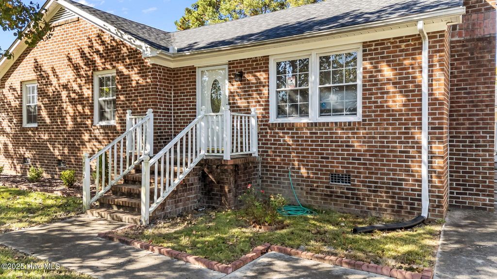 Photo of 712 Salisbury Drive, Rocky Mount, NC 27801 (MLS # 100537112)