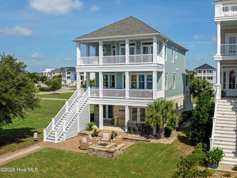Homes For Sale - 108 Hollings Court<br/> Newport, NC 28570