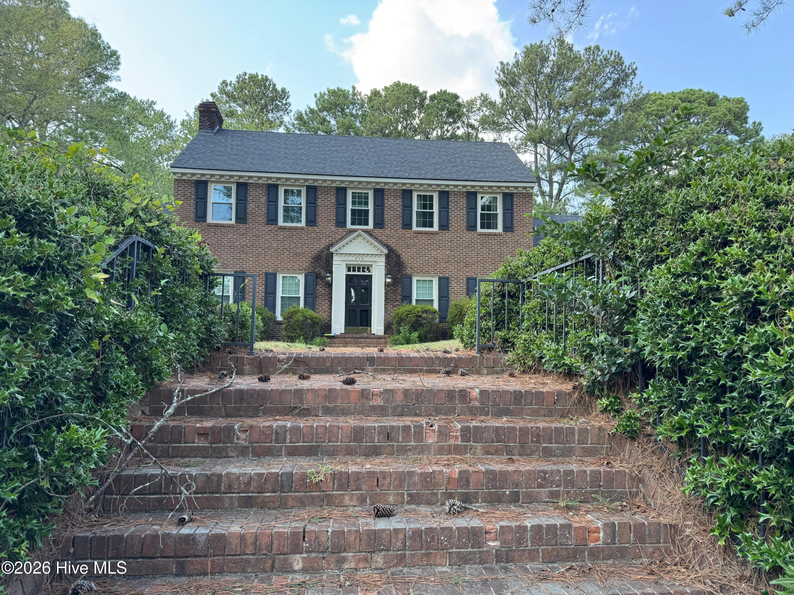 314 Canterbury Road NW