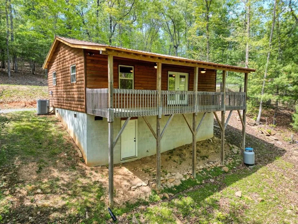 100 Fern Cove Lane