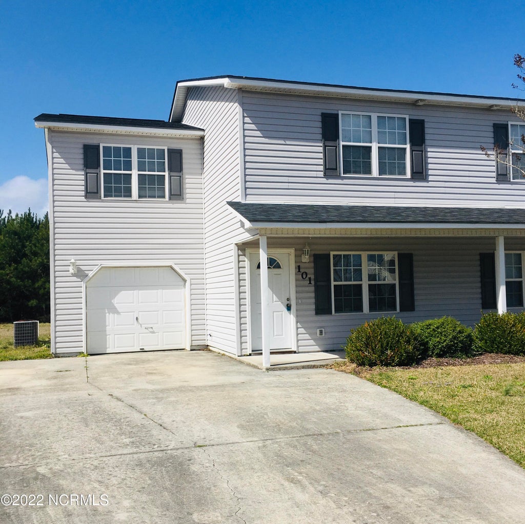 Photo of 101 E Coopers Court, Hubert, NC 28539 (MLS # 100604030)