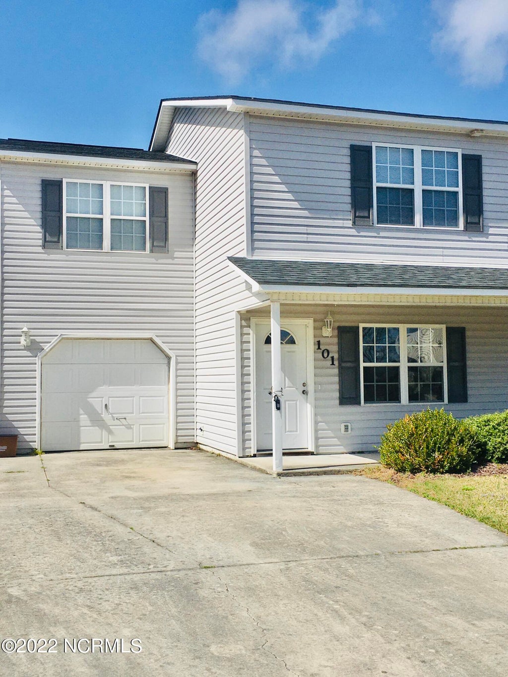 Photo of 101 E Coopers Court, Hubert, NC 28539 (MLS # 100604030)