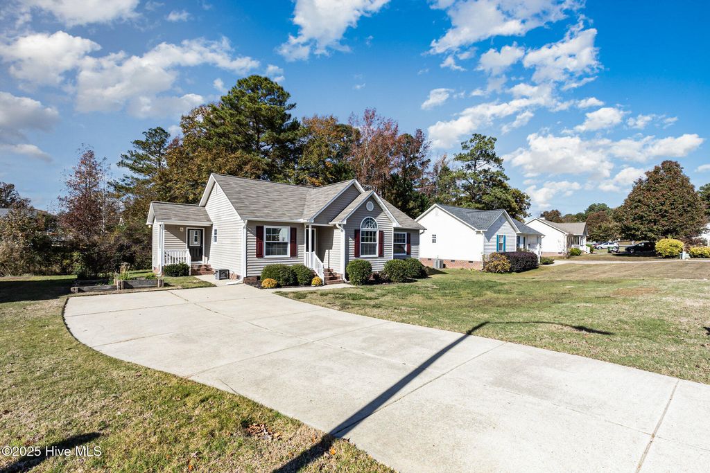 Photo of 1016 S Philwood Court, Fuquay Varina, NC 27526 (MLS # 100540860)