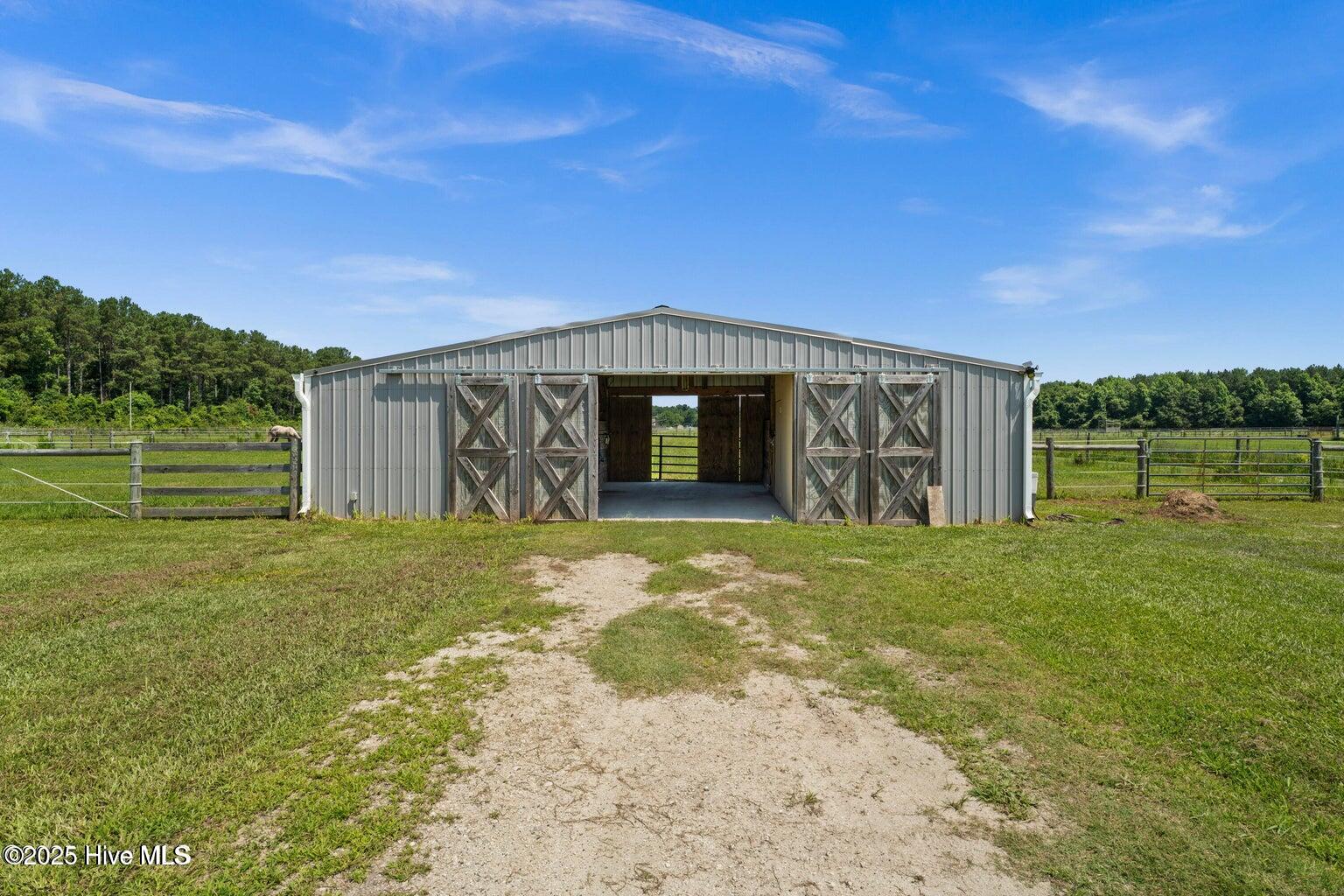 Burgaw, North Carolina 28425, United States, 3 Bedrooms Bedrooms, ,2 BathroomsBathrooms,Residential,Pending,256011
