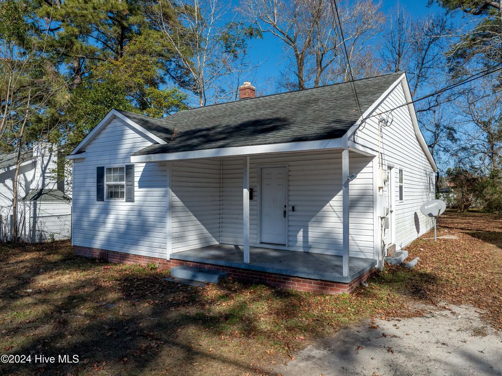 Photo of 306 Richlands Avenue, Jacksonville, NC 28540 (MLS # 100561262)