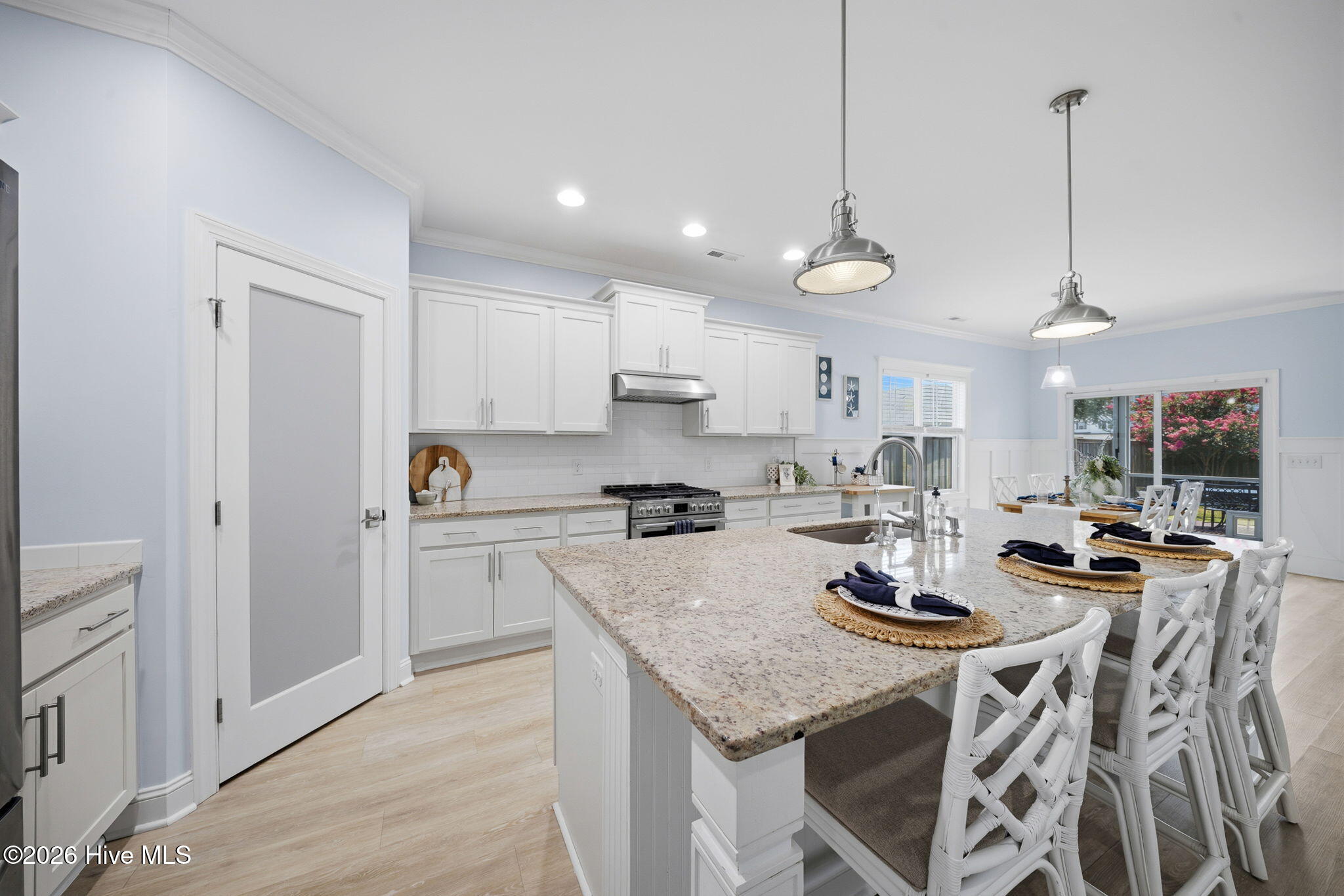 105 N Lamplighters Walk