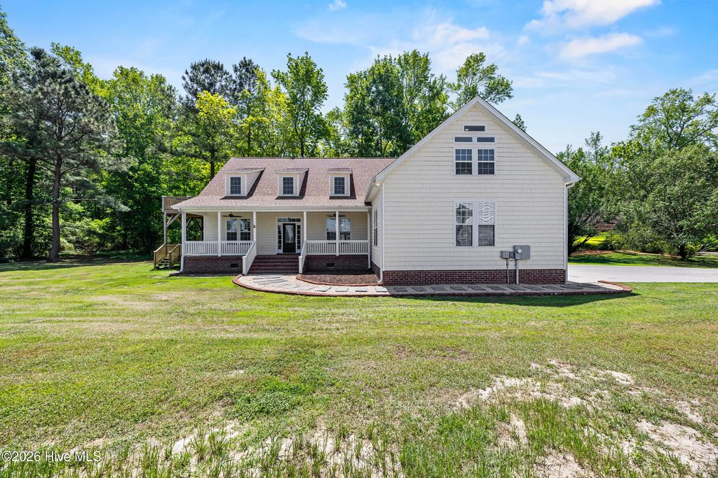 Photo of 905 Charleston Place, Sneads Ferry, NC 28460 (MLS # 100569506)