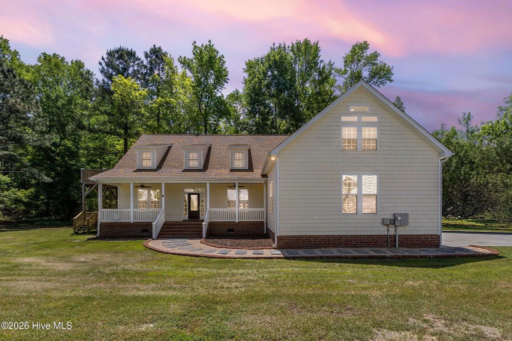 Photo of 905 Charleston Place, Sneads Ferry, NC 28460 (MLS # 100569506)