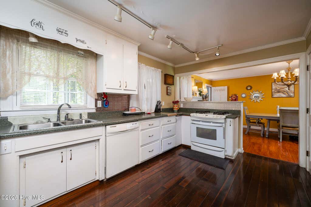 Photo of 1002 Karen Drive, New Bern, NC 28562 (MLS # 100594099)