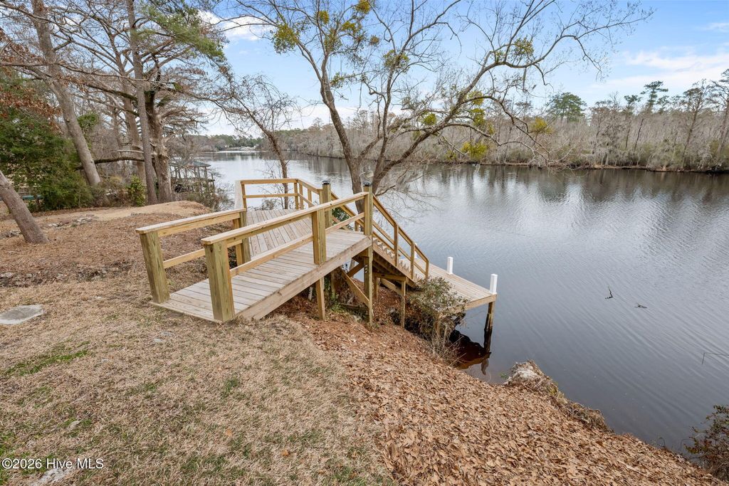Photo of 214 Shoreline Drive, New Bern, NC 28562 (MLS # 100556124)