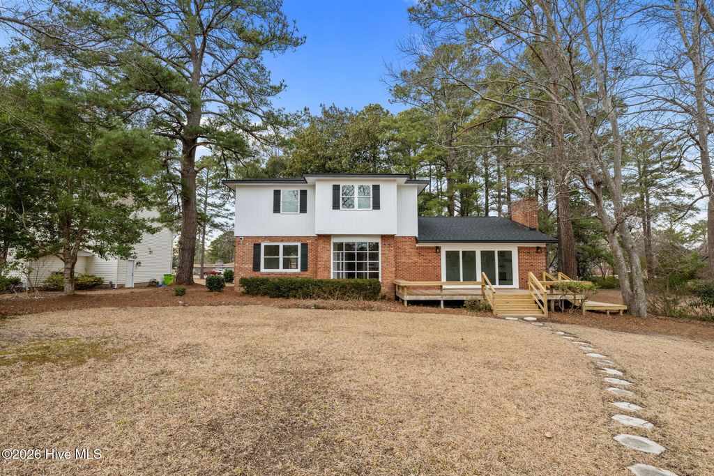 Photo of 214 Shoreline Drive, New Bern, NC 28562 (MLS # 100556124)