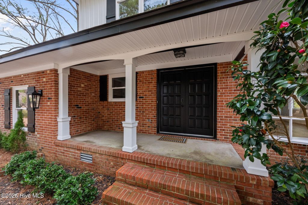 Photo of 214 Shoreline Drive, New Bern, NC 28562 (MLS # 100556124)