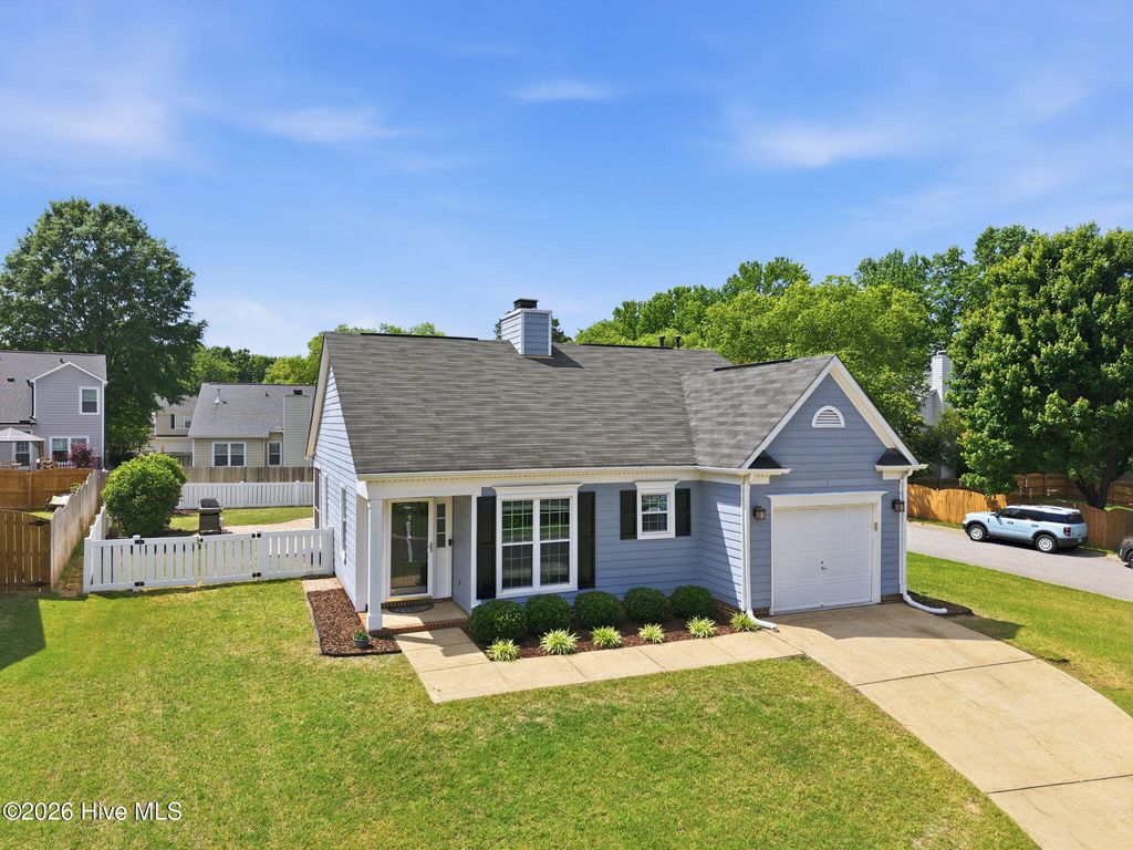 Photo of 917 Starkland Way, Holly Springs, NC 27540 (MLS # 100573854)