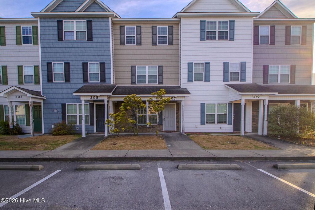 Photo of 307 Caldwell Loop, Jacksonville, NC 28546 (MLS # 100522073)