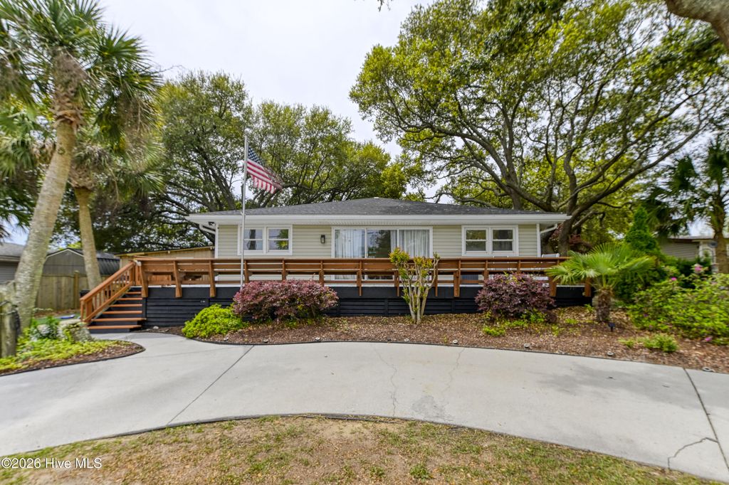 Photo of 774 Driftwood Drive, Hampstead, NC 28443 (MLS # 100566355)