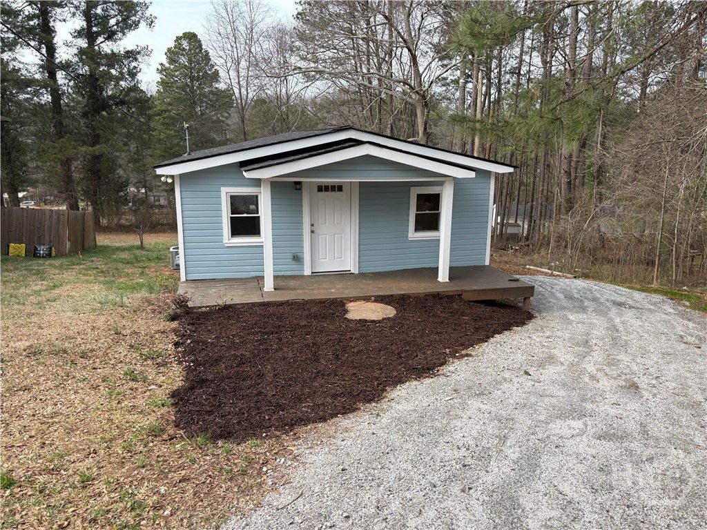 Photo of 286 Pine Avenue, Commerce, GA 30529 (MLS # CL350499)