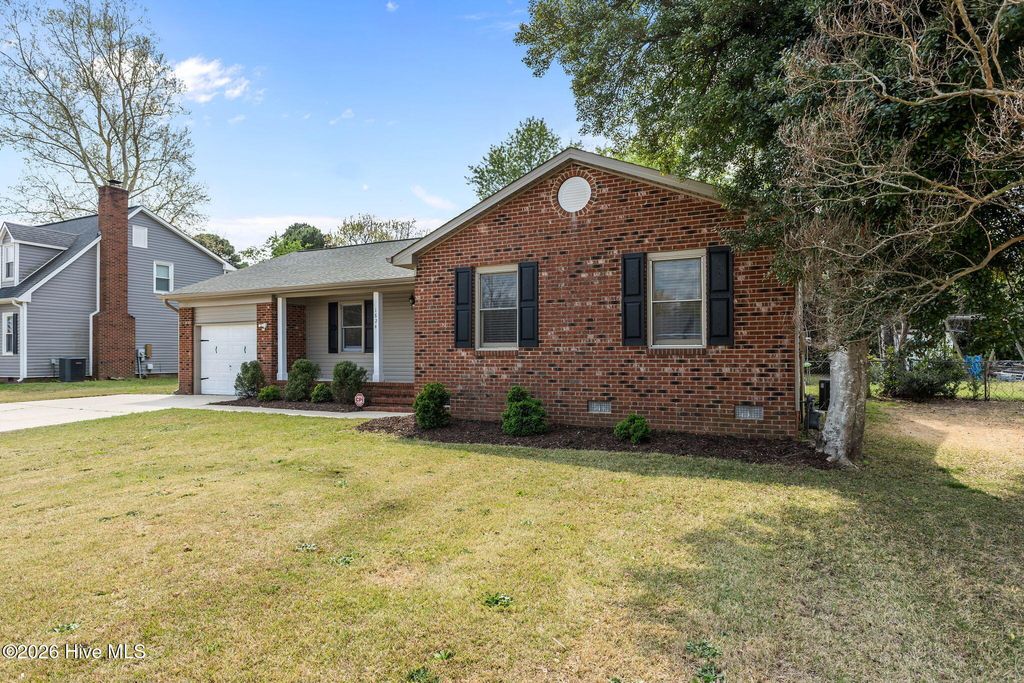 Photo of 1824 Rivergate Road, Fayetteville, NC 28304 (MLS # 100562443)
