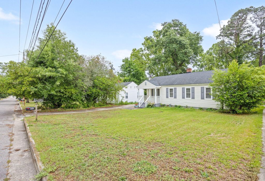 Photo of 2062 Telfair Street, Augusta, GA 30904 (MLS # 555583)