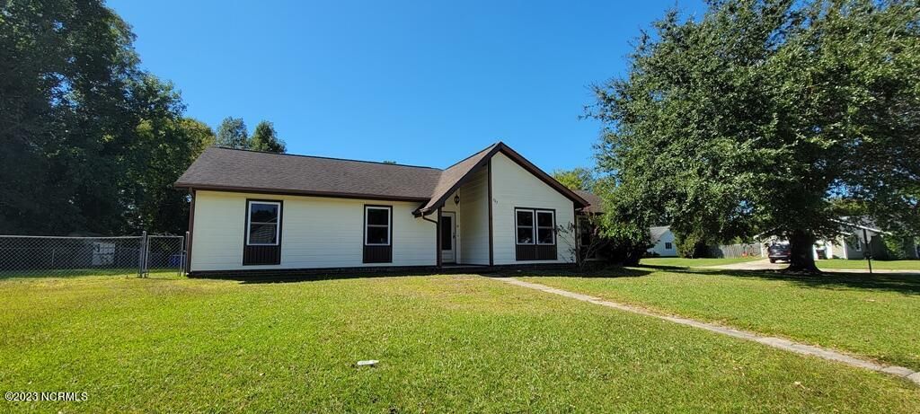 Photo of 527 Raintree Circle, Jacksonville, NC 28540 (MLS # 100544566)