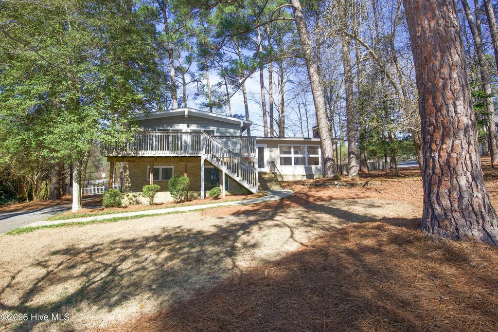 Photo of 234 Lakeview Drive, Whispering Pines, NC 28327 (MLS # 100558523)