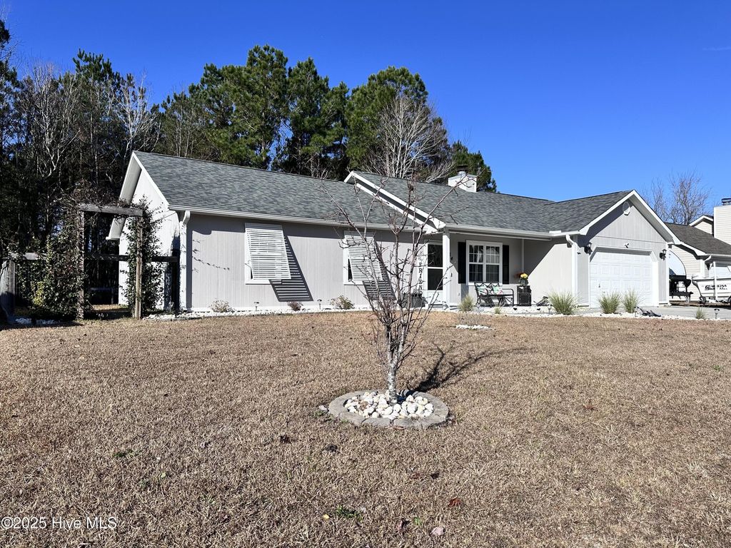 Photo of 114 Foxlair Drive, Hubert, NC 28539 (MLS # 100546985)